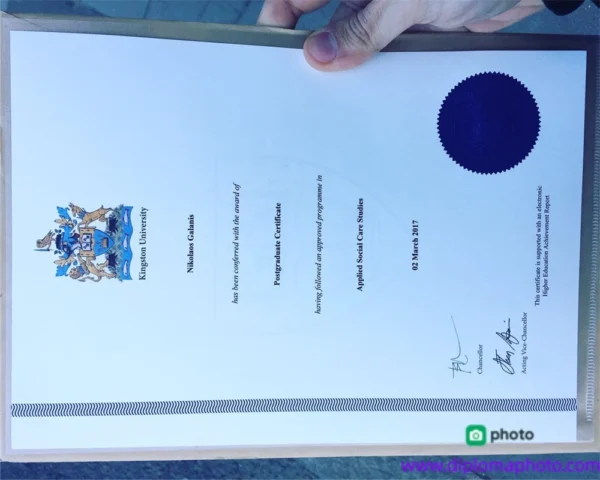 英国金斯顿大学毕业证书Kingston University照片