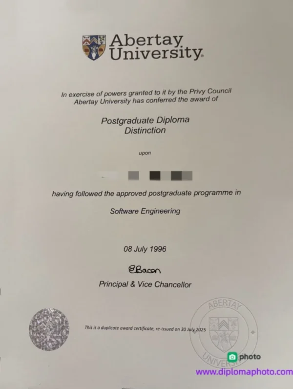 英国邓迪阿伯泰大学毕业证书University of Abertay Dundee照片