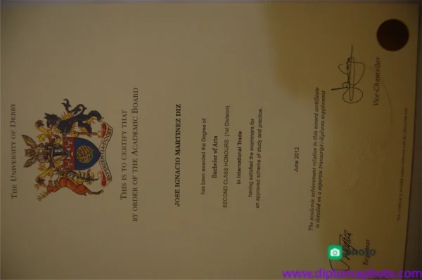 英国德比大学毕业证书University of Derby照片
